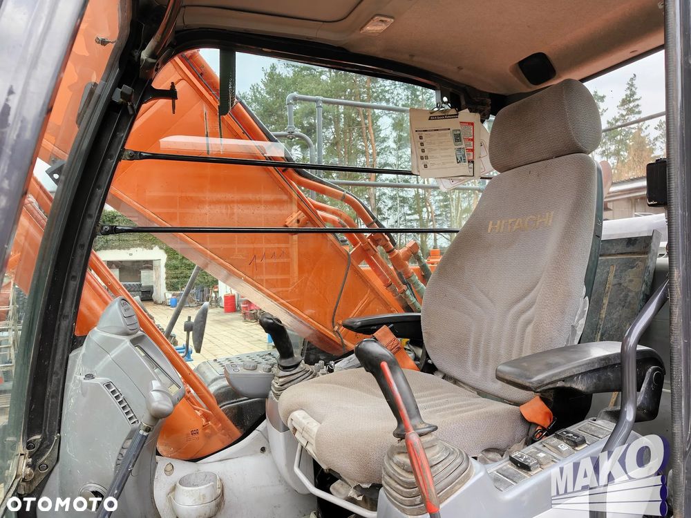 Hitachi ZX210LC-5B - 9
