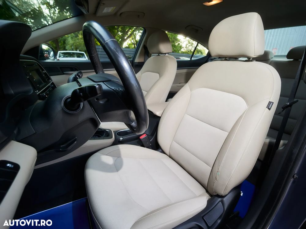 Hyundai Elantra - 16