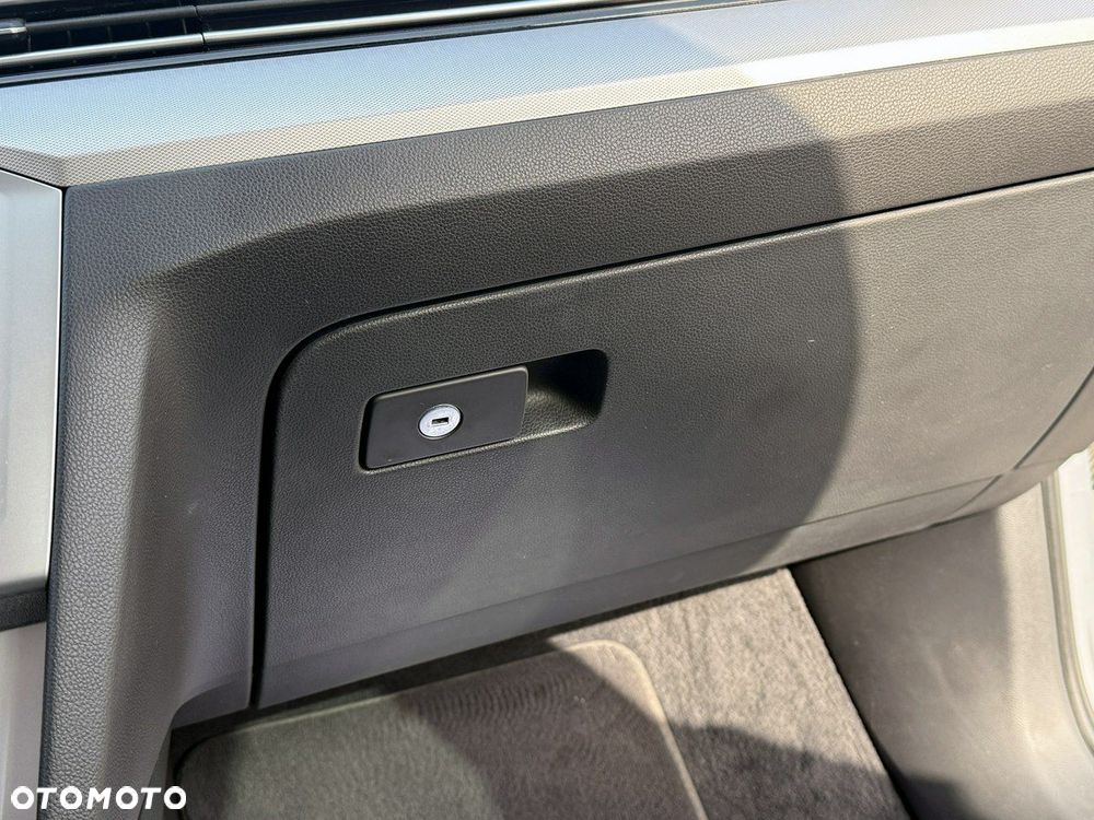 Volkswagen Passat - 25