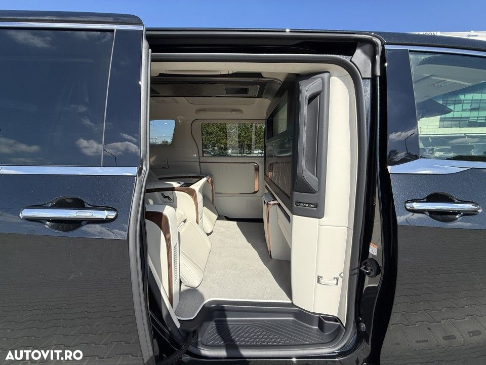 Lexus LM 350h Luxury - 24