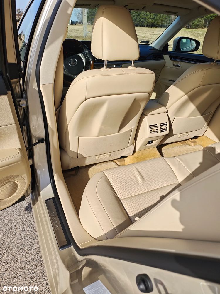 Lexus ES - 5