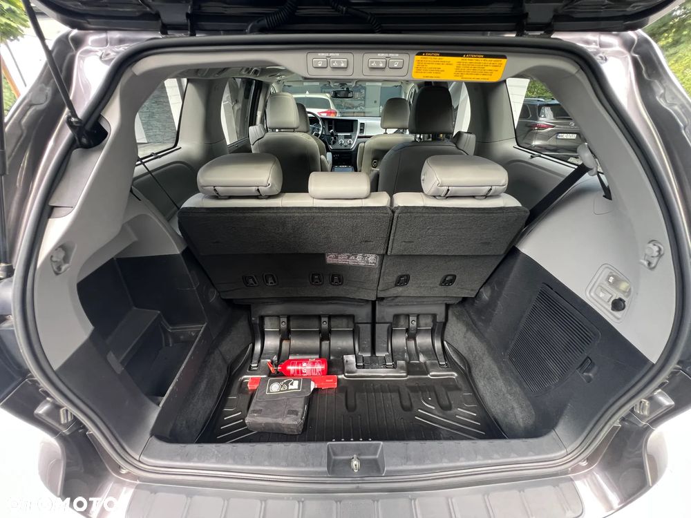 Toyota Sienna - 7