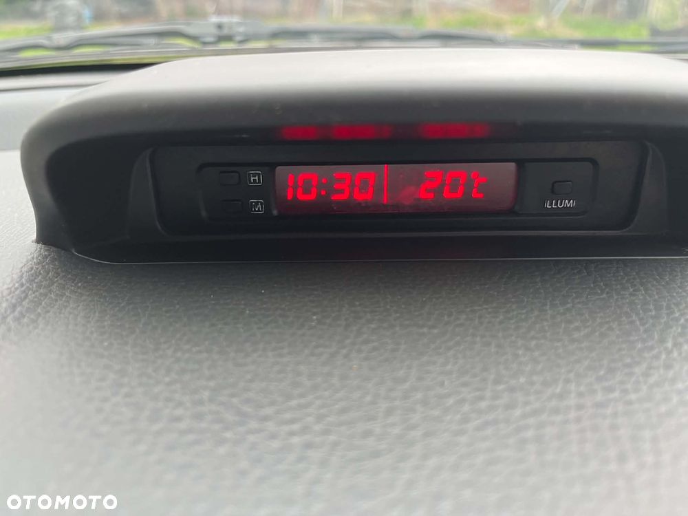 Suzuki Liana - 8