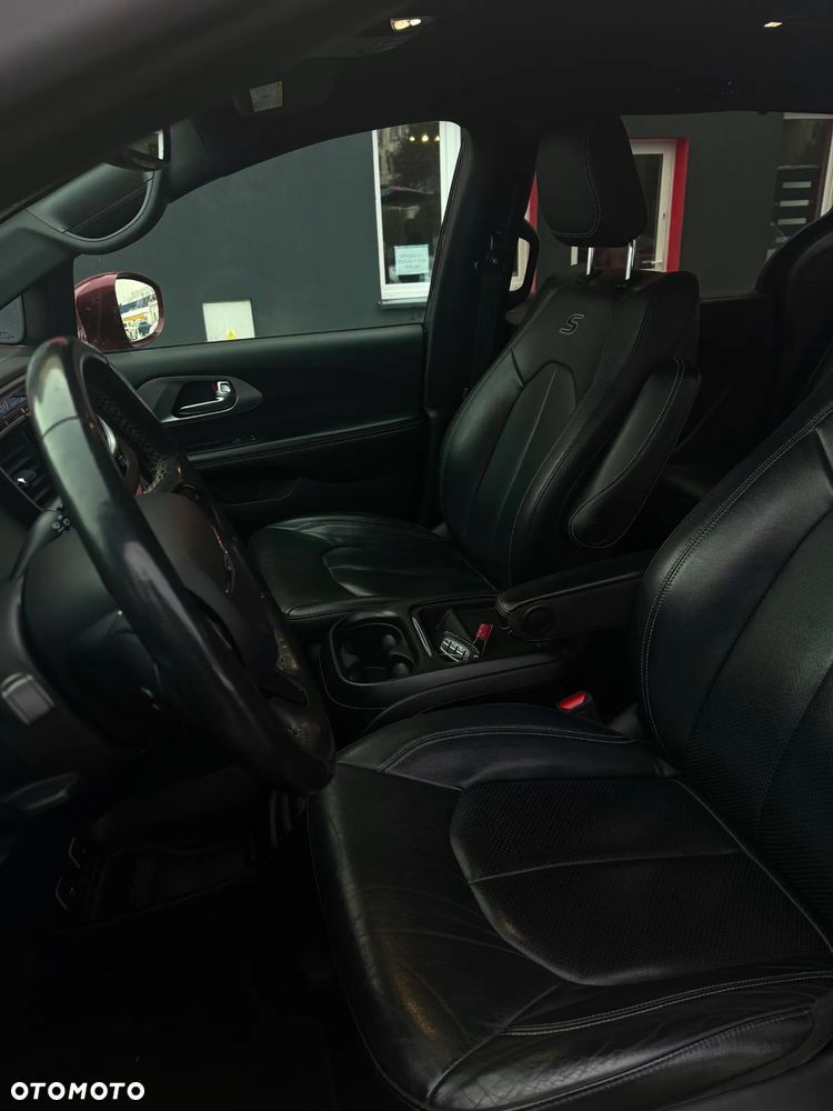 Chrysler Pacifica - 3