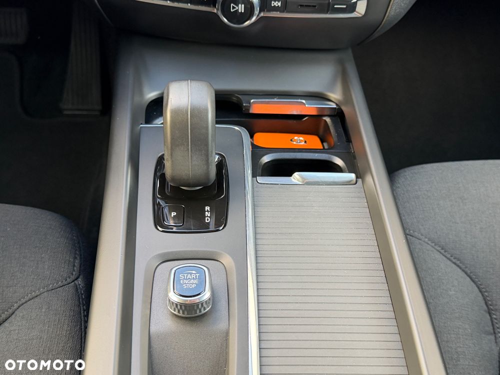 Volvo V60 B3 B DKG Momentum - 10