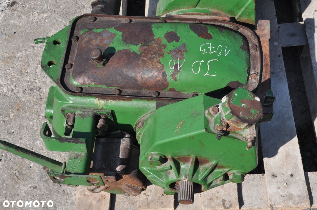 SKRZYNIA BIEGÓW JOHN DEERE 1075 1085 NR Z11537 / Z11547 - 1
