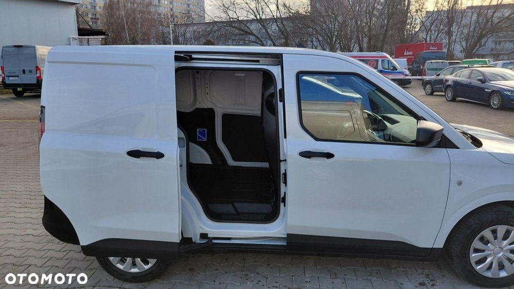 Ford Transit Courier - 4