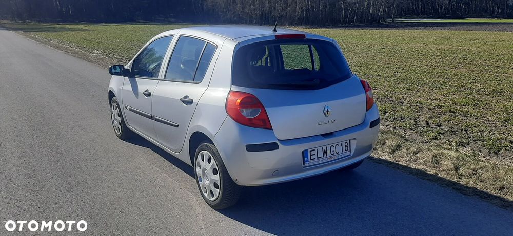 Renault Clio 1.2 16V Alize Euro5 - 6