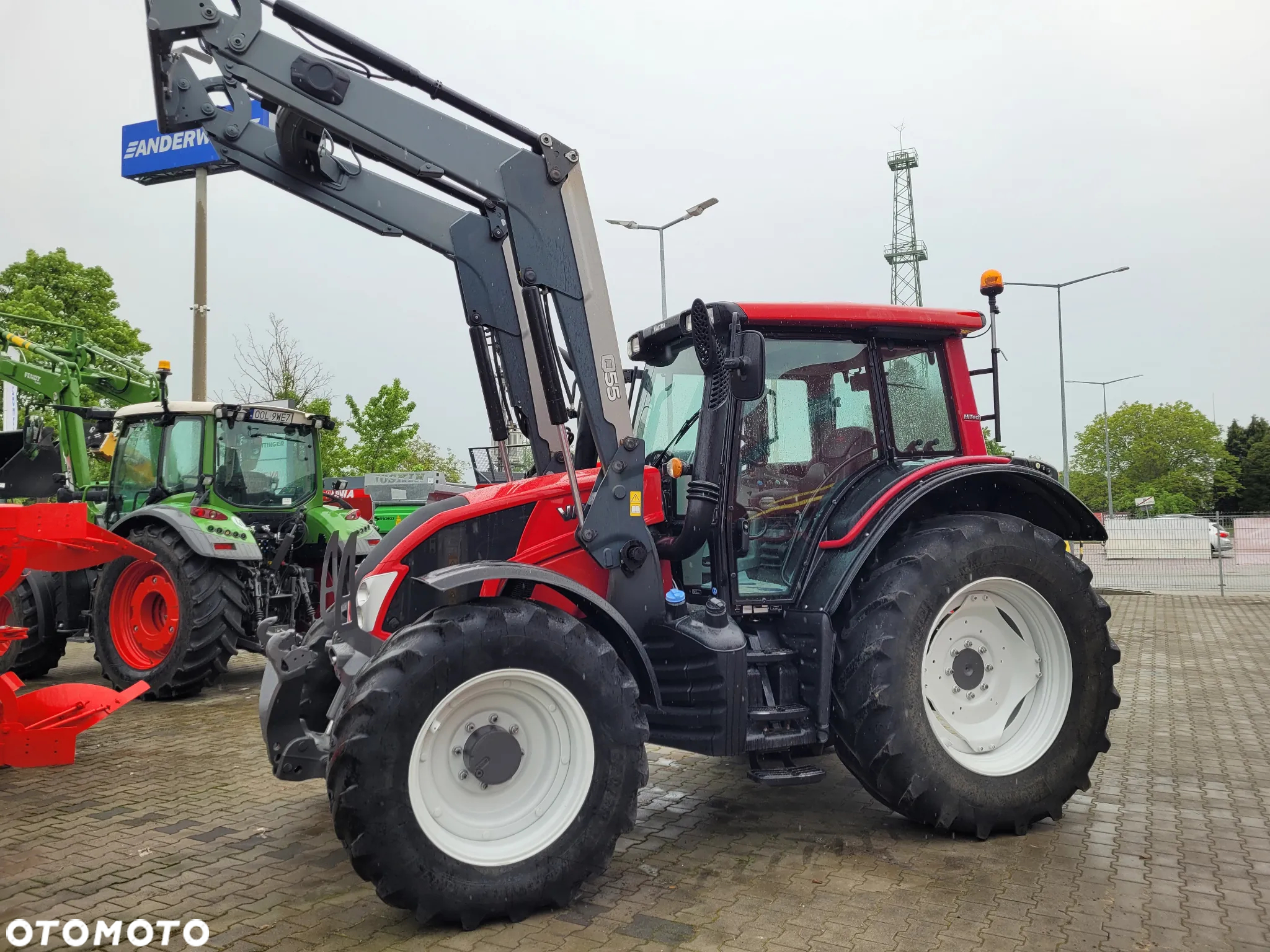 Valtra N123 HiTech ładowacz QUICKE - 12