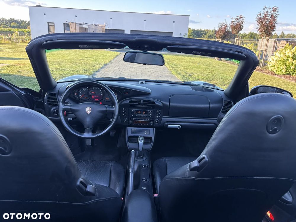 Porsche 911 Carrera 4 - 17