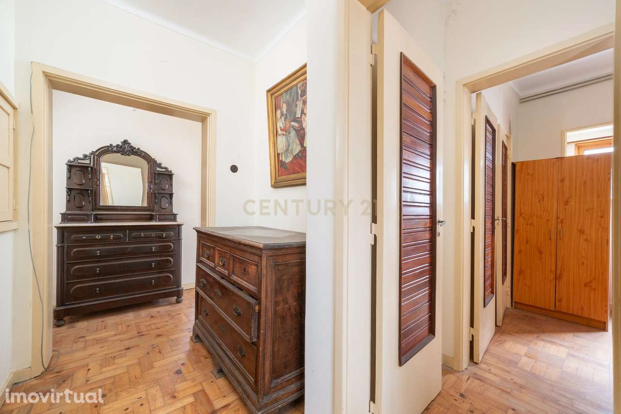 Venda | Apartamento T3+1 com garagem na Rua Verde Pinho em Coimbra - Grande imagem: 3/16