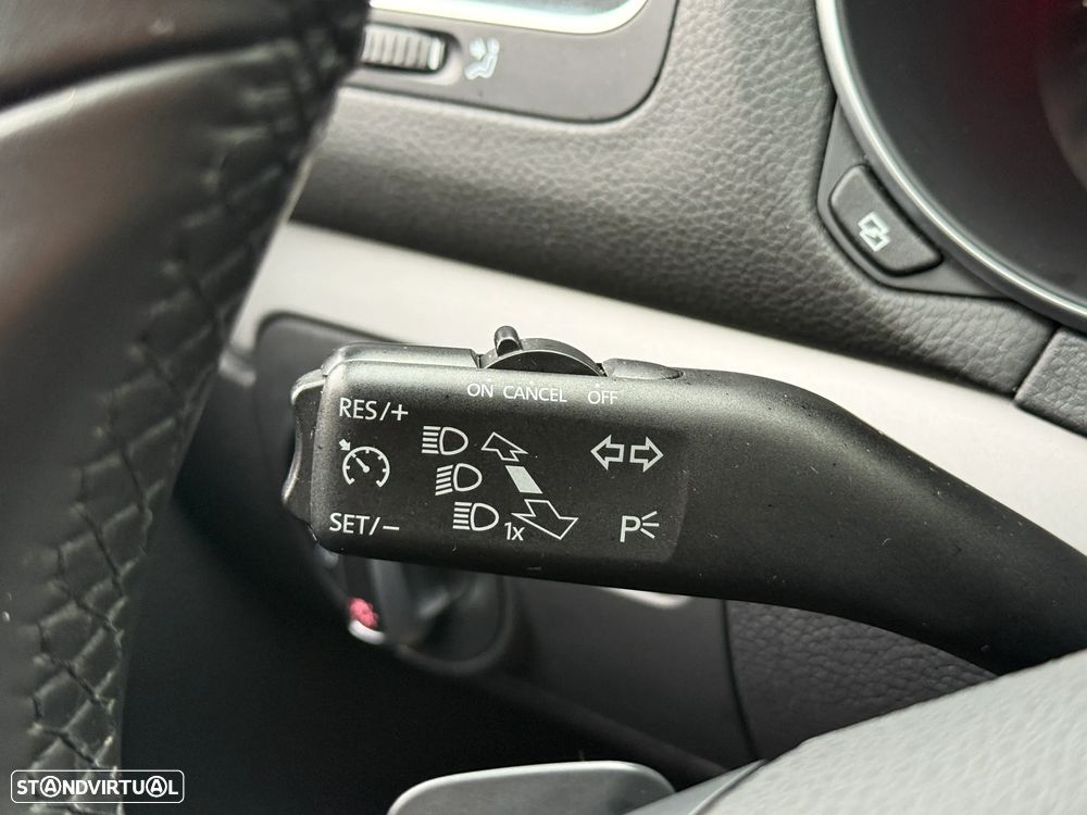 VW Golf 2.0 TDI Highline DSG - 25