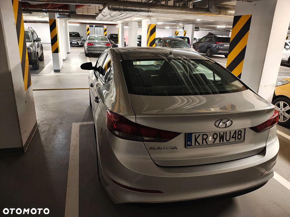 Hyundai Elantra - 6