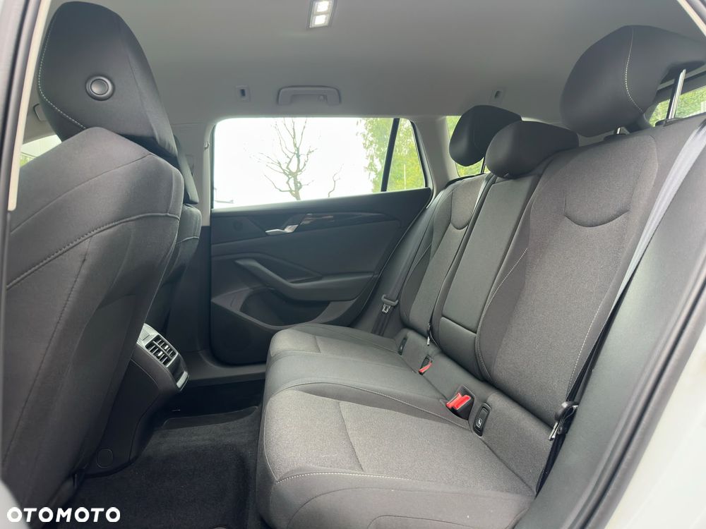 Volkswagen Passat 1.5 TSI ACT mHEV Trend DSG - 23