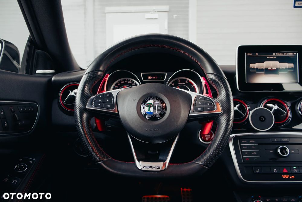 Mercedes-Benz CLA 45 AMG 4Matic 7G-DCT - 31
