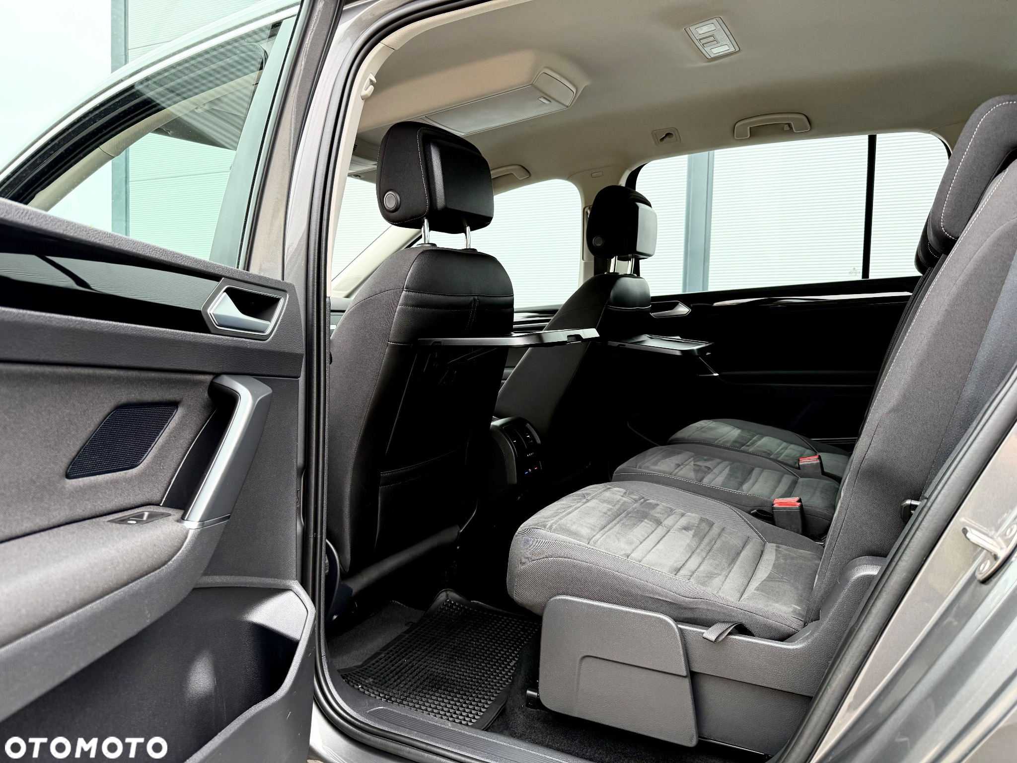 Volkswagen Touran 2.0 TDI SCR DSG Highline - 25