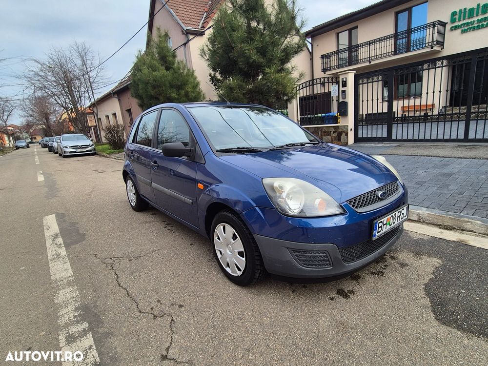 Ford Fiesta 1.3i Ambiente - 1