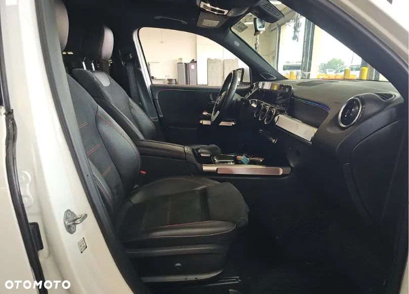 Mercedes-Benz GLB 250 4Matic 8G-DCT AMG Line - 10