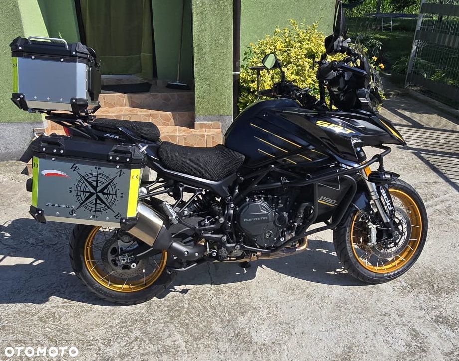 QJmotor 900 SX