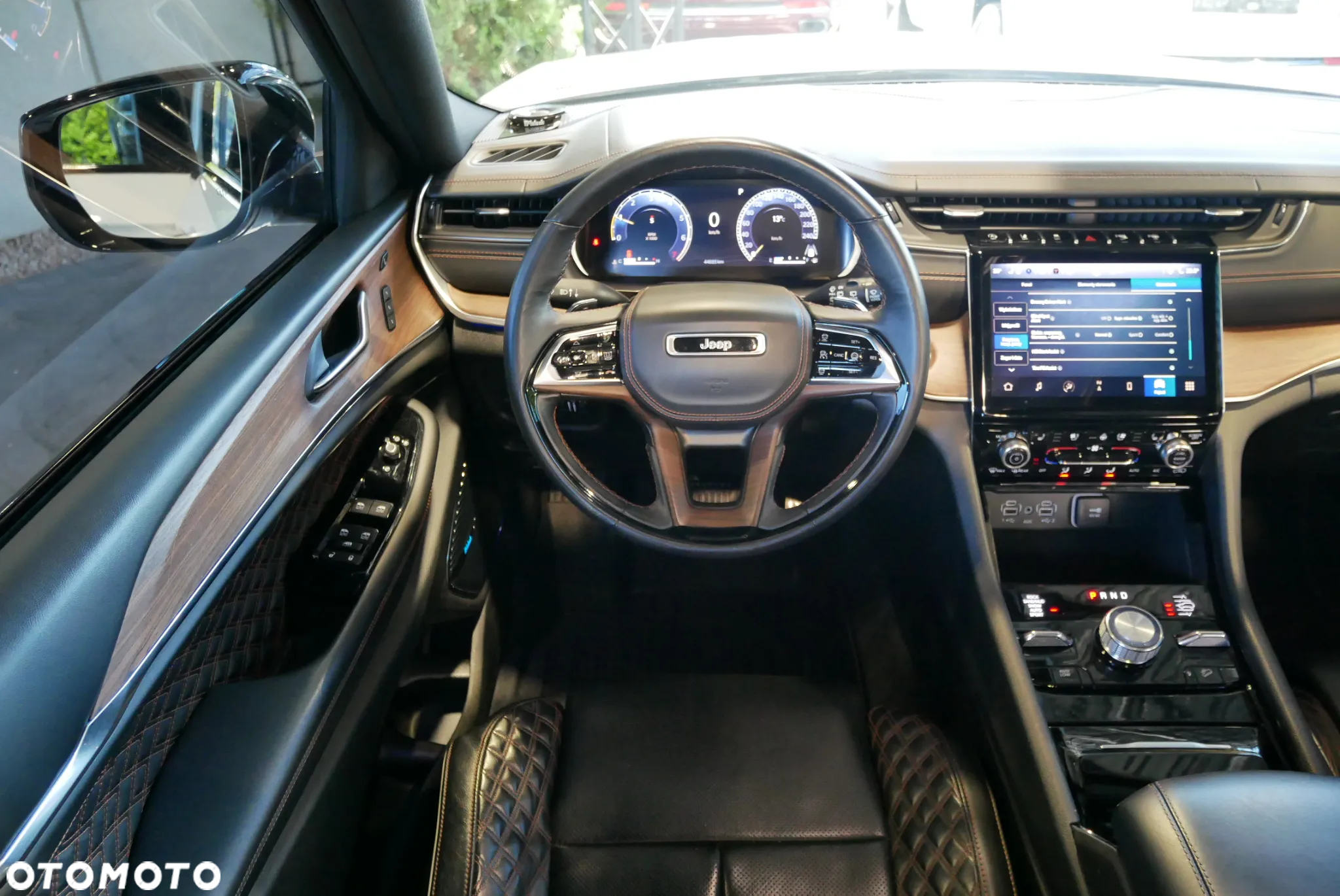 Jeep Grand Cherokee - 16