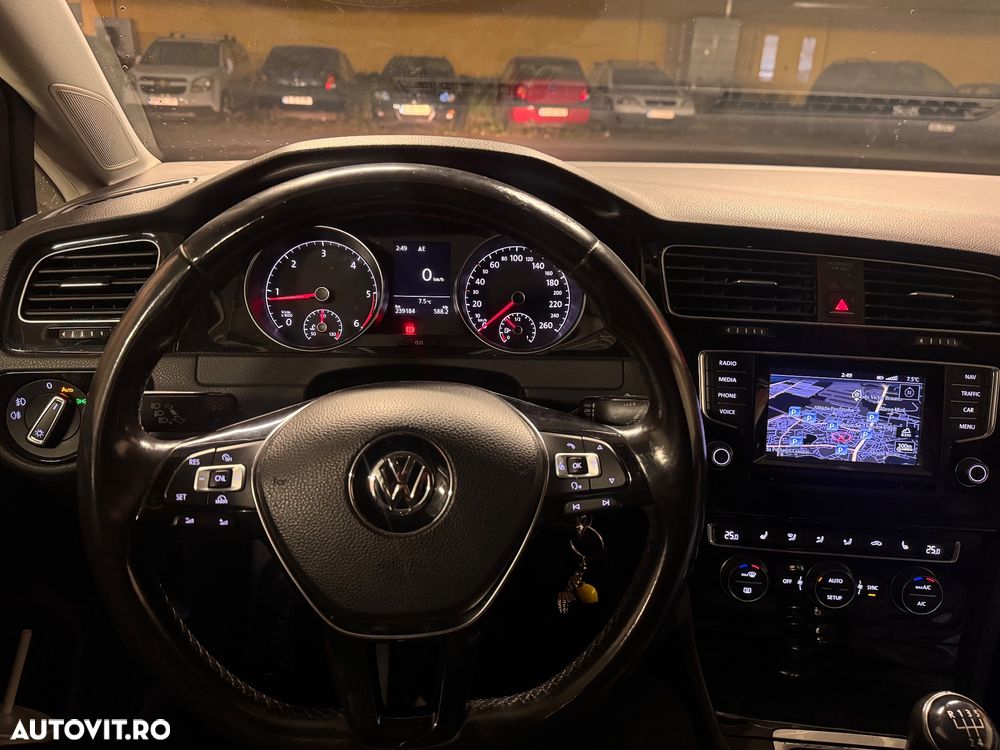 Volkswagen Golf - 8