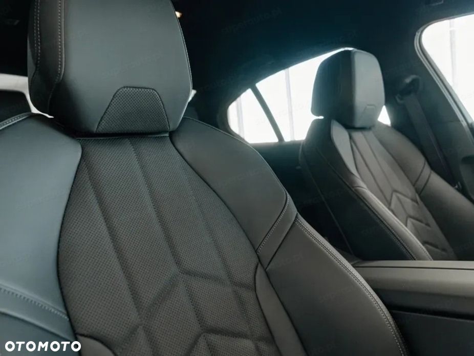 BMW Seria 5 520i mHEV M Sport - 13