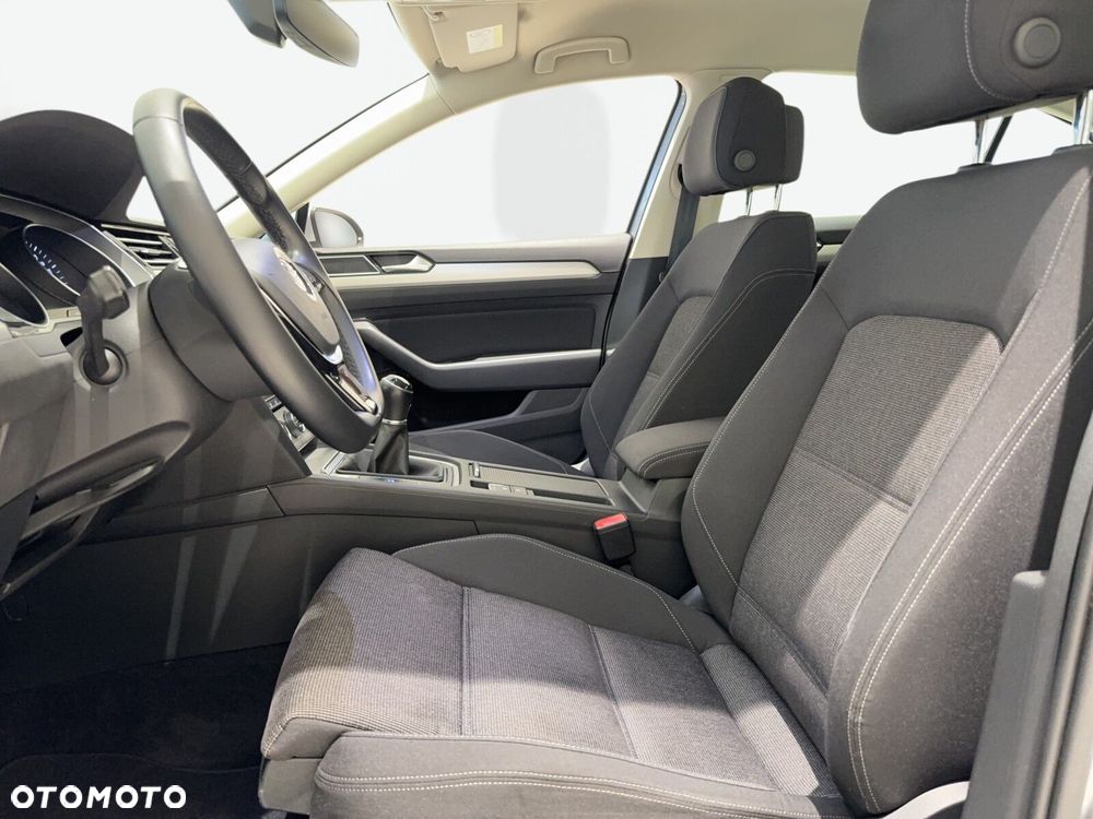 Volkswagen Passat 2.0 TDI SCR Comfortline - 9