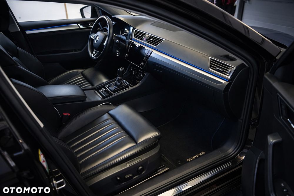 Skoda Superb 2.0 TDI SCR Sportline DSG - 8