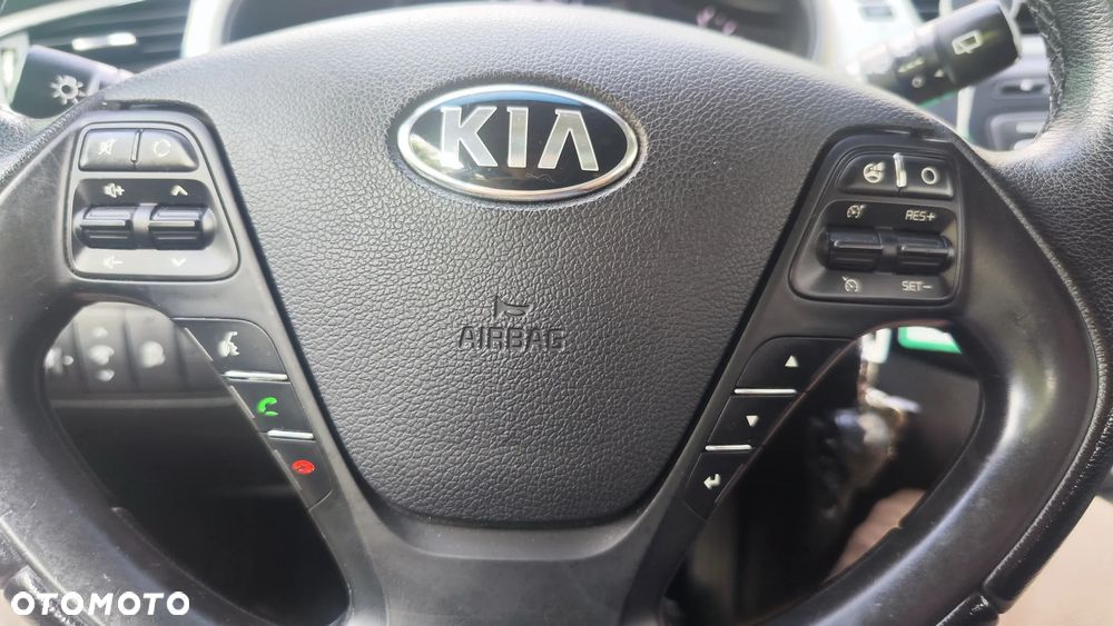 Kia Ceed - 8