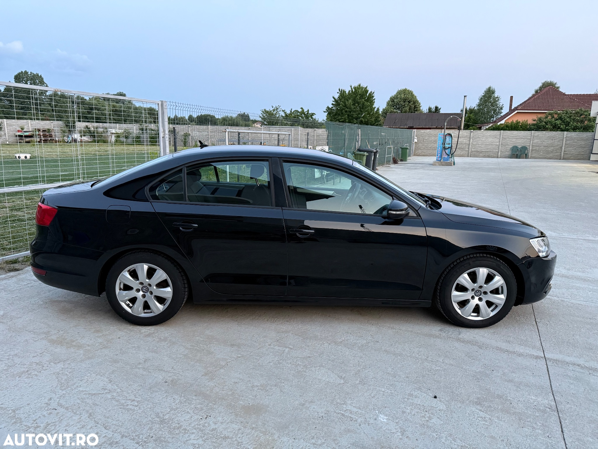 Volkswagen Jetta 1.6 TDI Blue Motion Technology Comfortline - 14