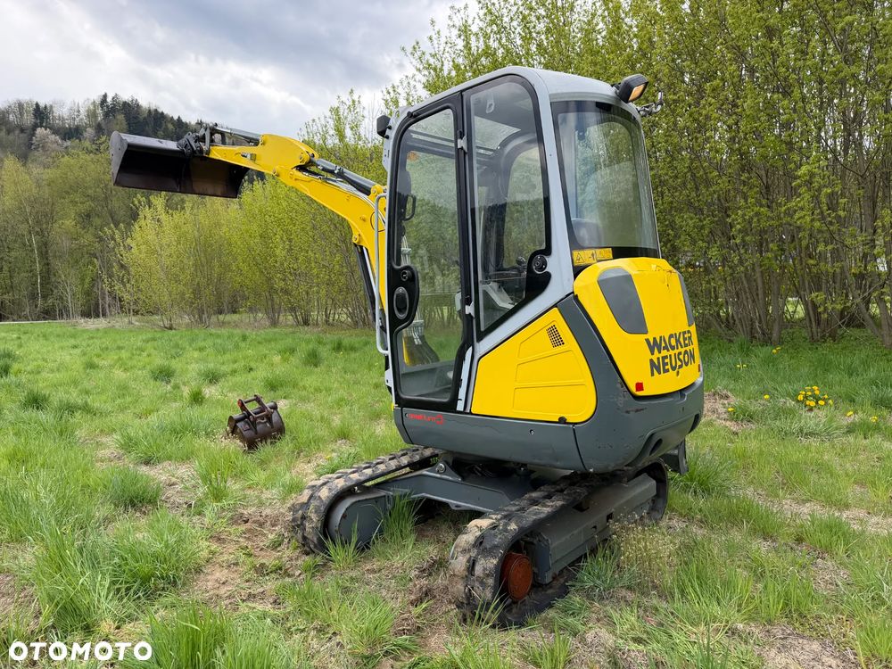 Wacker Neuson ET24 Koparka Gąsienicowa 2,6 tony. z VDS. 2021rok- 2300 Mtg Poziomowanie VDS silnik Yanmar. Maszyna Pochodzi z Norweskiej szkółki roślinnej. 2x drzwi ORYGINAŁ. Jak Nowa z salonu zero luzów i wycieków. Aktualna DEKRA. 2x oryginalna Łyżka. Szybka wolna jazda. Dodatkowe Linie Hydrauliczne na młot i wiertnice. Zaczep kulka na lemieszu. OKAZJA - 3