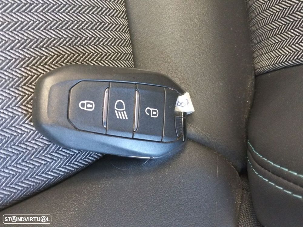 Peugeot 3008 1.5 BlueHDi Allure Pack EAT8 - 17