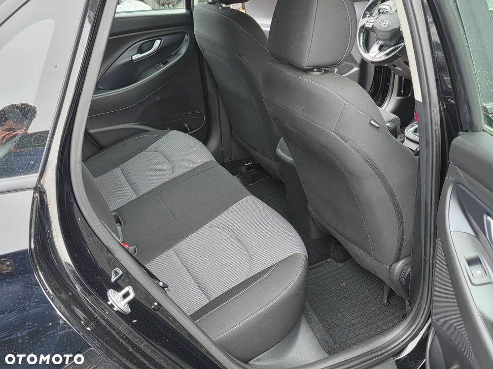 Hyundai i30 1.5 DPI Classic + - 8