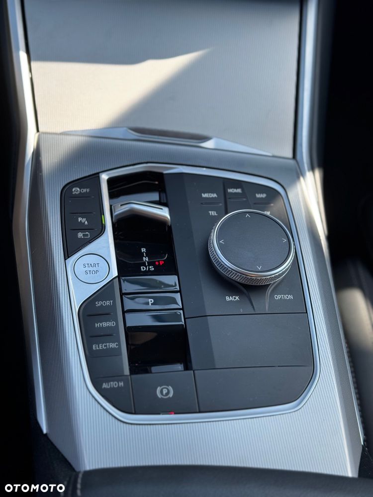 BMW Seria 3 320e Touring xDrive - 32