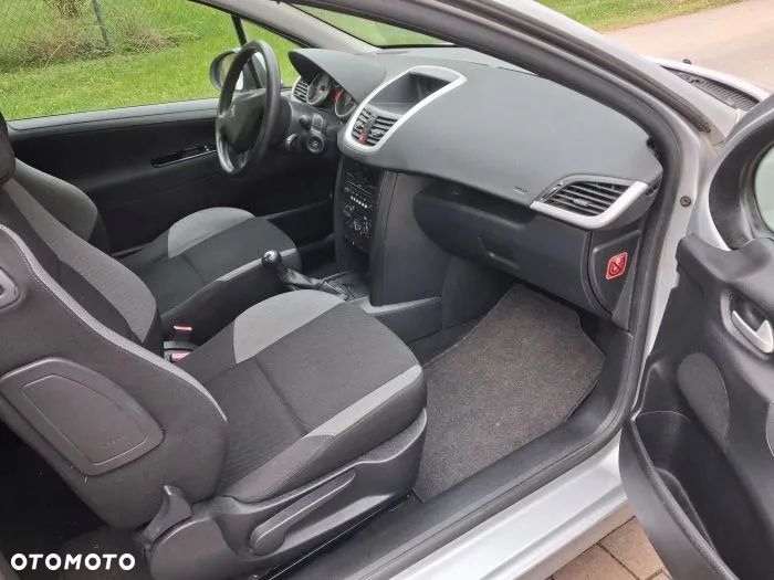 Peugeot 207 1.4 16V Trendy - 10