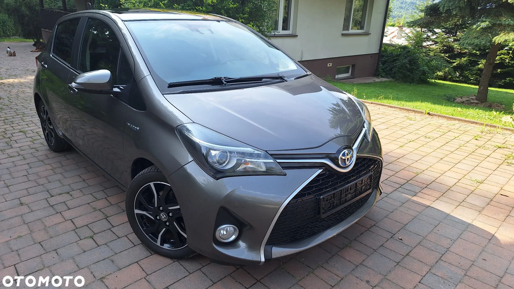 Toyota Yaris Hybrid 100 Premium - 1