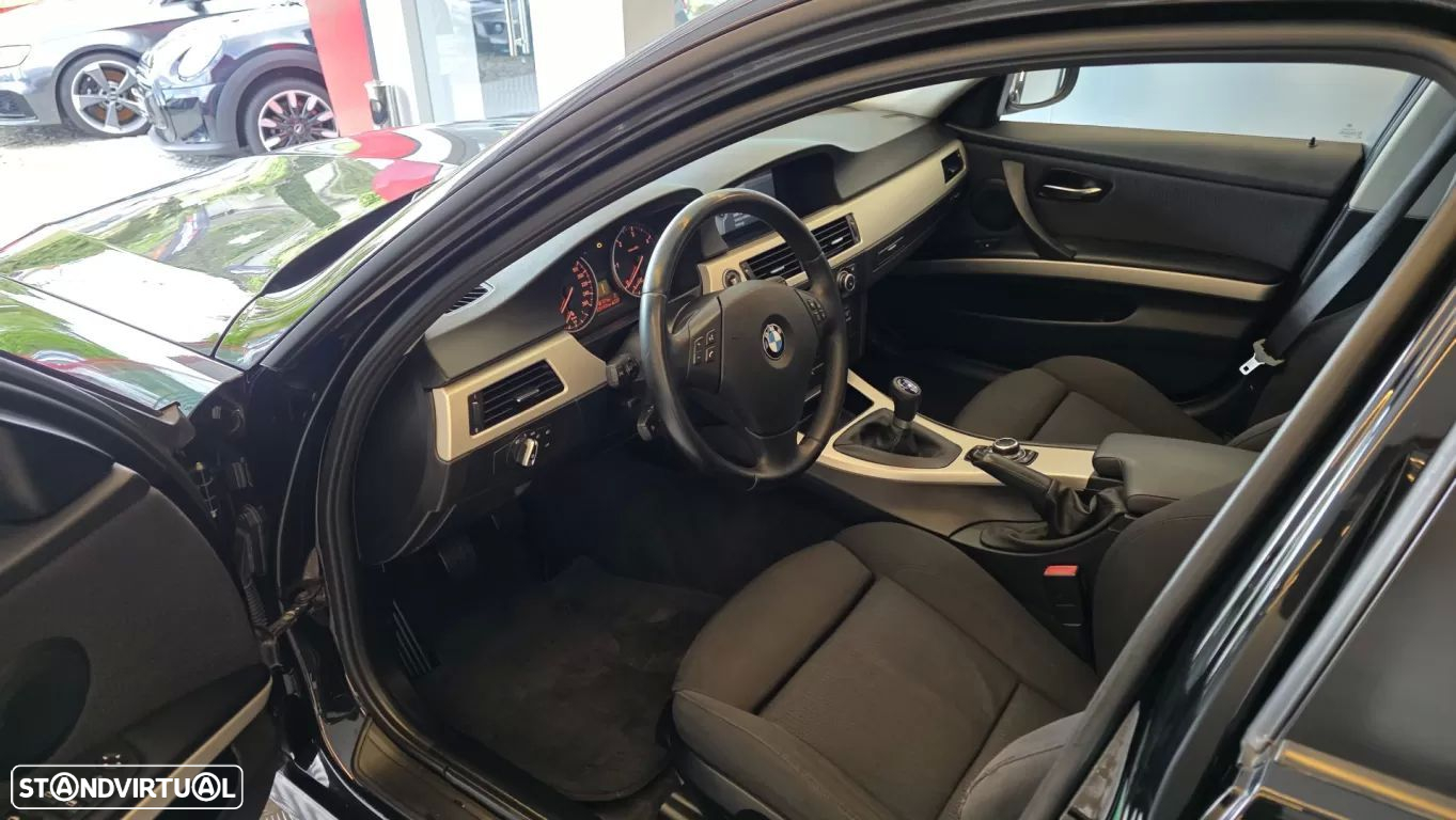 BMW 318 d Touring Navigation Sport - 6