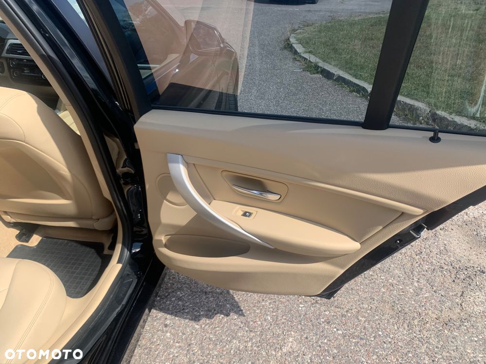 BMW Seria 3 320i Edition M Sport Shadow - 20