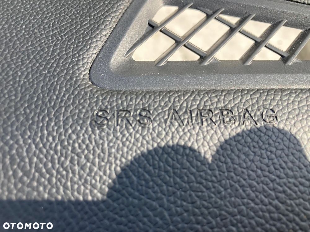TOYOTA COROLLA CROSS DESKA KONSOLA KOKPIT PULPIT PÓŁKA PARAPET AIRBAG PODUSZKI KURTYNA KURTYNY FOTELA FOTELOWE PASY PAS - 9