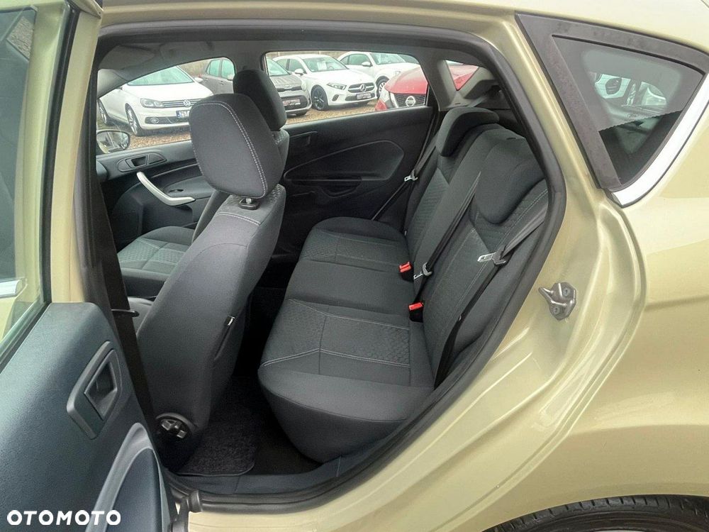 Ford Fiesta 1.25 Ambiente EU5 - 33