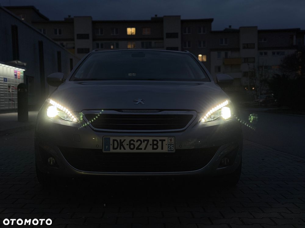 Peugeot 308 PureTech 130 GPF Stop & Start Allure Business-Paket - 36