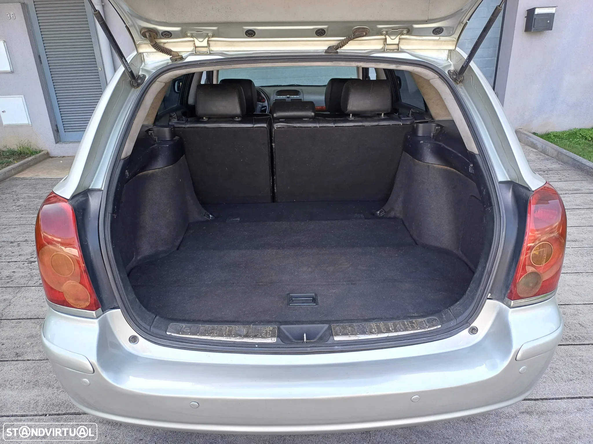 Toyota Avensis SW 2.0 D-4D Sol - 8