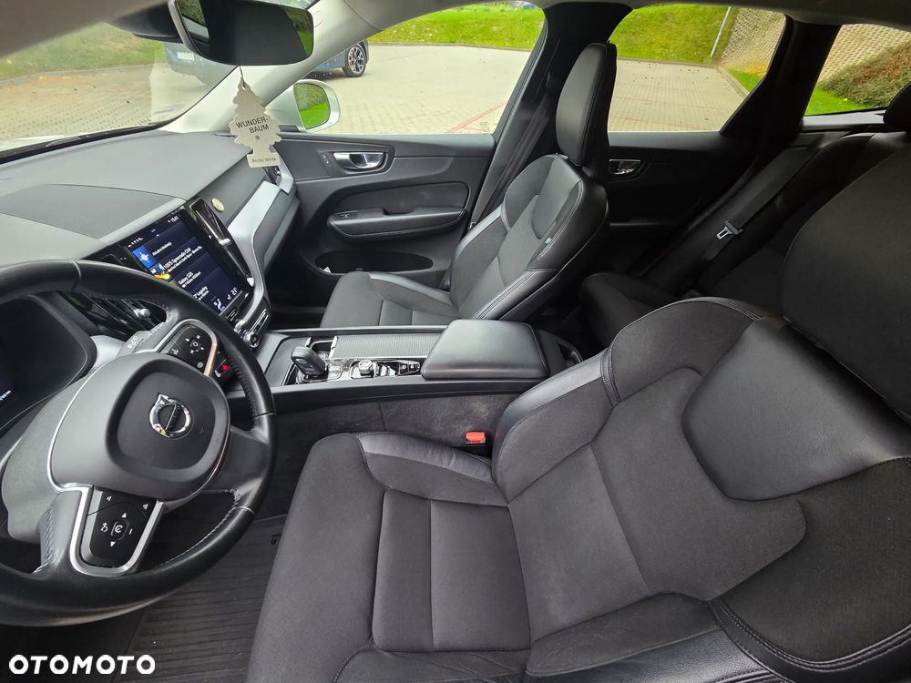 Volvo XC 60 B5 B AWD Momentum Pro - 9