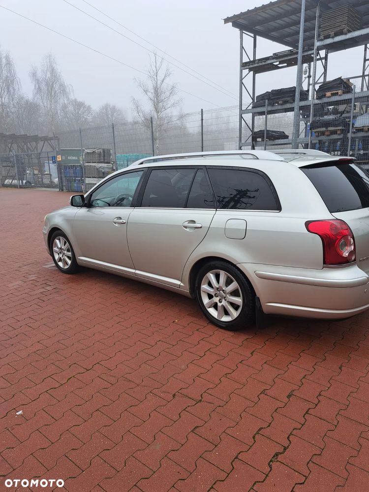 Toyota Avensis 1.8 VVT-i Combi - 20