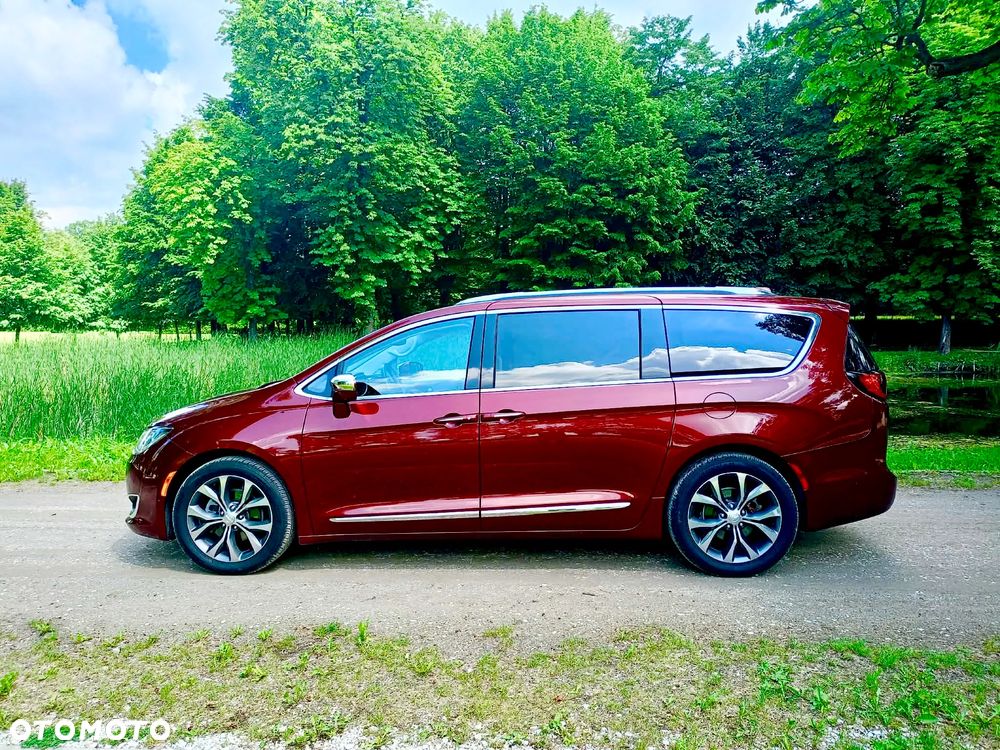 Chrysler Pacifica - 2