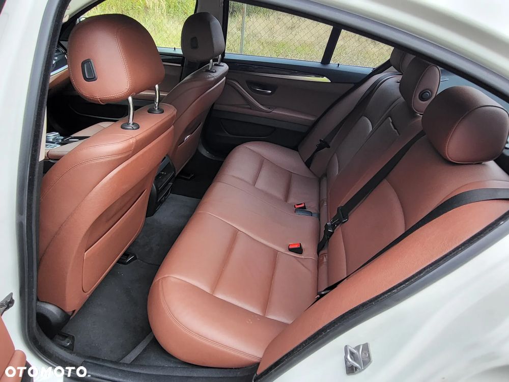 BMW Seria 5 520d Luxury Line - 9