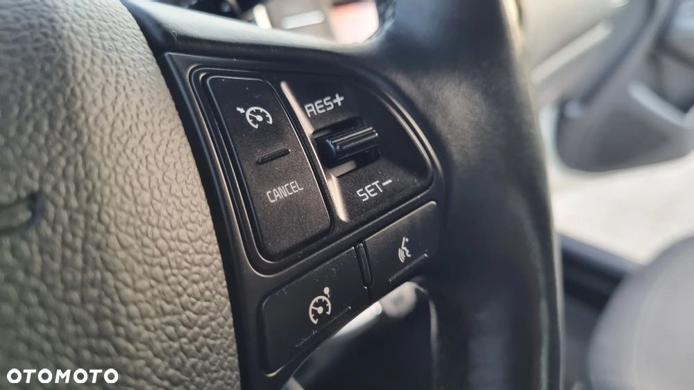 Kia Rio 1.2 Dream Team Edition - 27