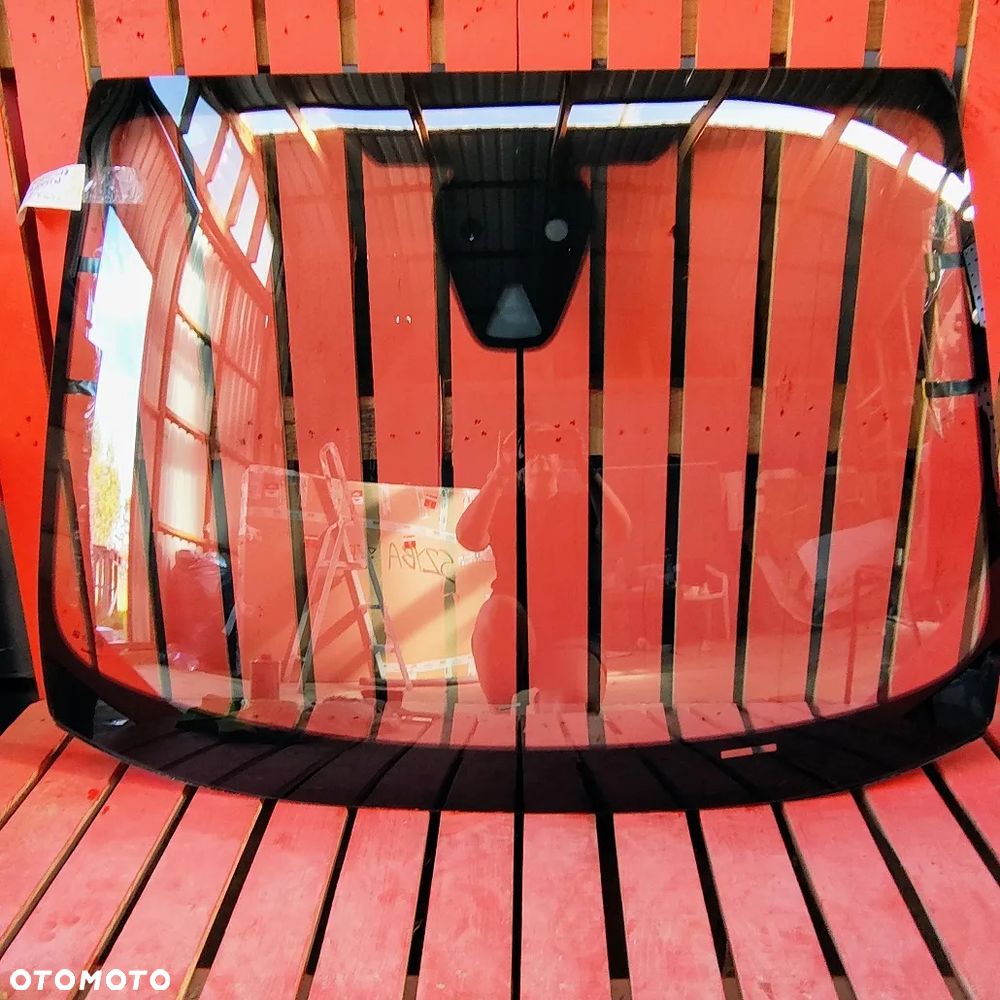 FORD FIESTA MK8  szyba przednia czolowa oryginal sensor GRZANA - 1