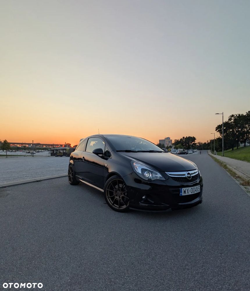 Opel Corsa 1.6 Turbo OPC Nürburgring Edition - 1