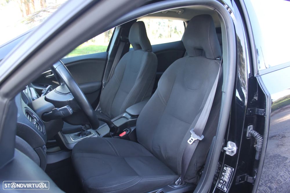 Volvo V40 2.0 D2 Momentum Eco - 9